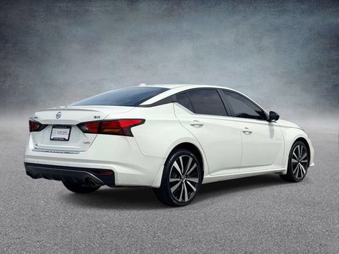 Used 2021 Nissan Altima 2.5 SR AWD/4WD image 2