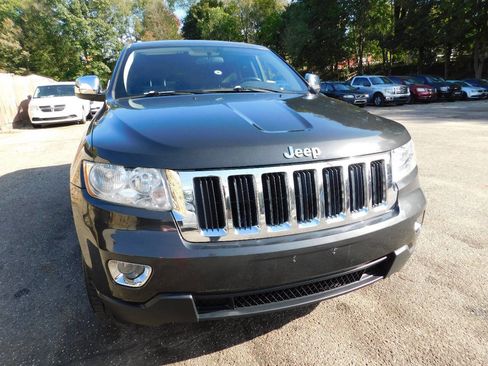Used 2011 Jeep Grand Cherokee Laredo image 2