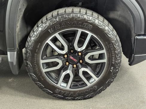 Used 2024 GMC Sierra 1500 AT4 w/ Technology Package AWD/4WD image 13
