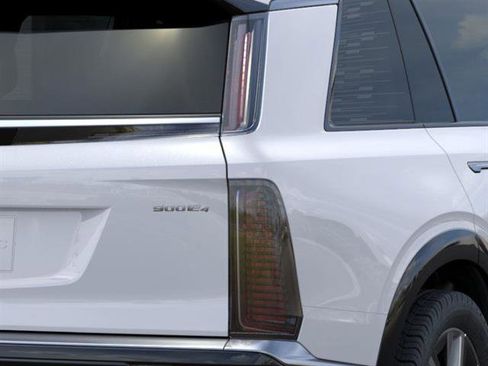 New 2026 Cadillac Vistiq Luxury w/ LPO, Floor Liner Package AWD/4WD image 11