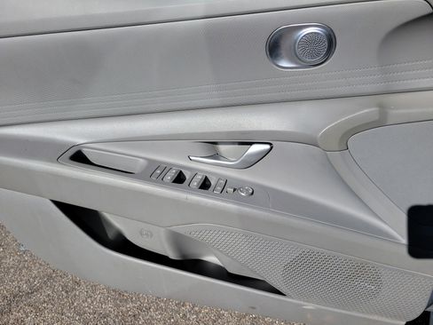 Used 2024 Hyundai Elantra SEL image 17