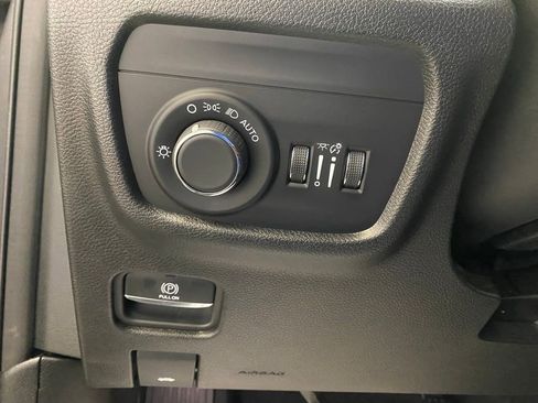 Used 2024 Jeep Grand Cherokee Altitude image 27