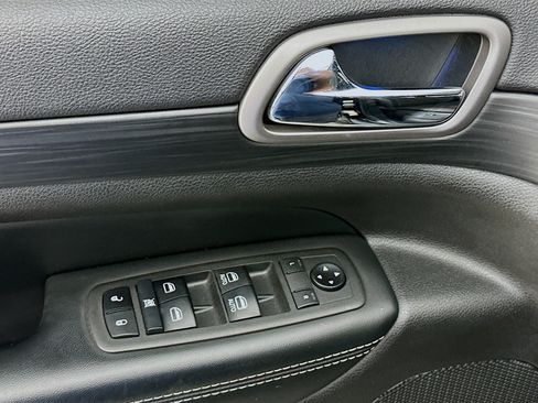 Used 2021 Jeep Grand Cherokee Freedom Edition RWD image 15