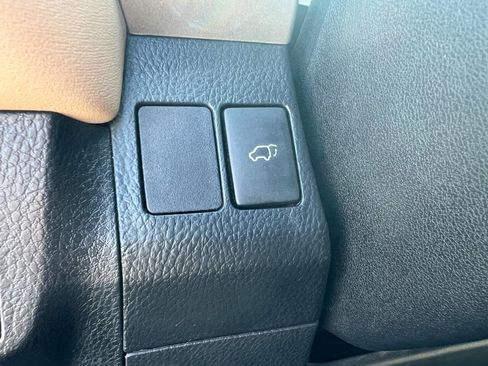 Used 2014 Toyota RAV4 Limited FWD image 17