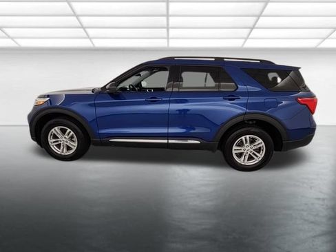 Used 2023 Ford Explorer XLT AWD/4WD image 4