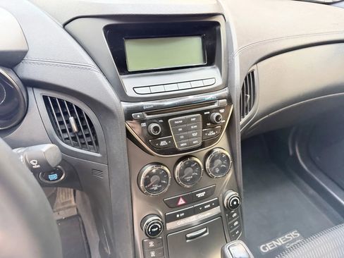 Used 2015 Hyundai Genesis 3.8 image 16