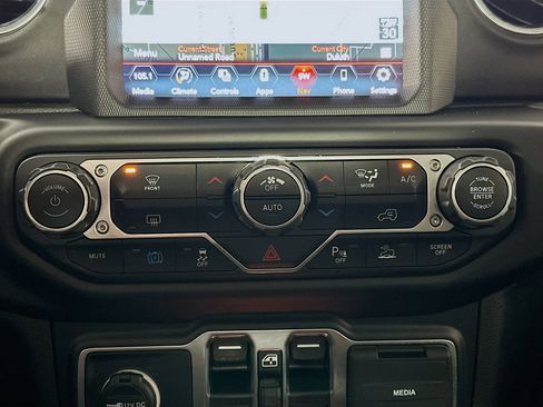 Used 2022 Jeep Wrangler Sahara w/ Safety Group image 23