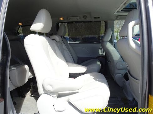 Used 2014 Toyota Sienna XLE FWD image 21