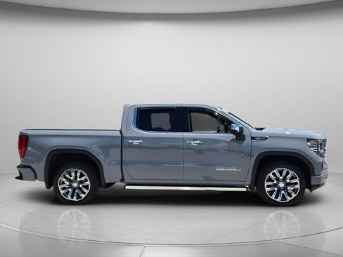Used 2025 GMC Sierra 1500 Denali AWD/4WD image 4