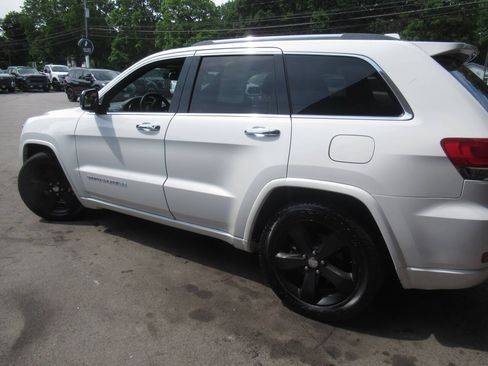 Used 2015 Jeep Grand Cherokee Overland w/ Advanced Technology Group AWD/4WD image 10