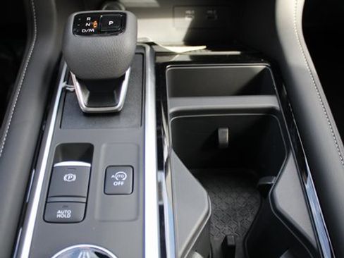 New 2025 Nissan Pathfinder SV w/ Black Appearance Package image 15