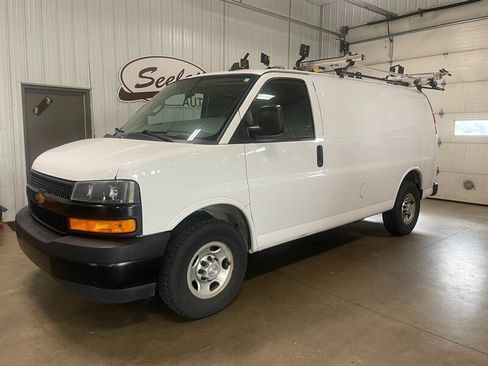 Used 2018 Chevrolet Express 3500 w/ Driver Convenience Package RWD image 1