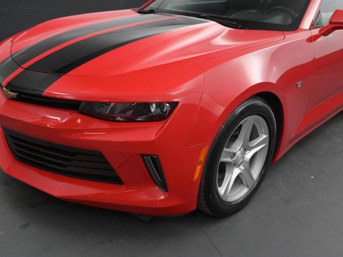 Used 2018 Chevrolet Camaro LT image 10