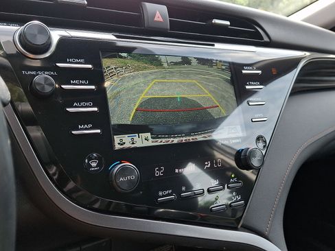 Used 2020 Toyota Camry XLE FWD image 24