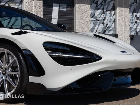 Used 2021 McLaren 765LT image 2