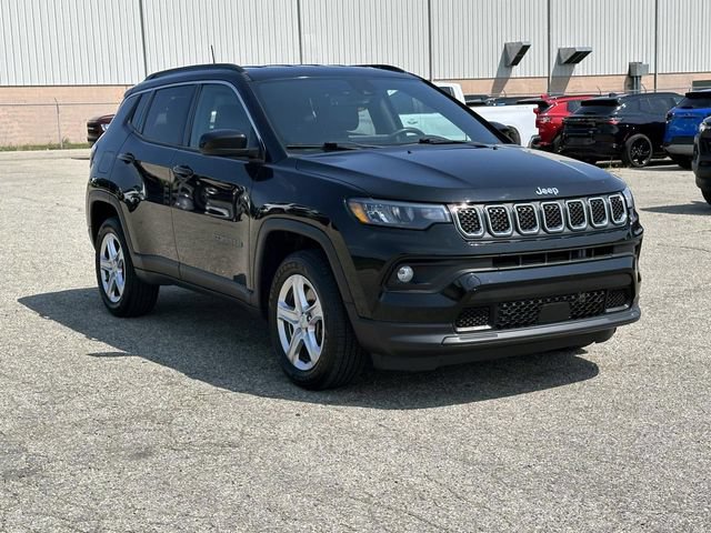 Used 2023 Jeep Compass Latitude w/ Convenience Group AWD/4WD image 6