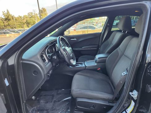 Used 2017 Dodge Charger R/T RWD image 10