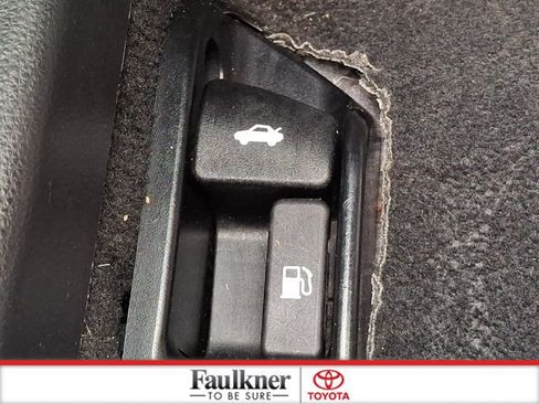Used 2025 Toyota Corolla LE FWD image 21