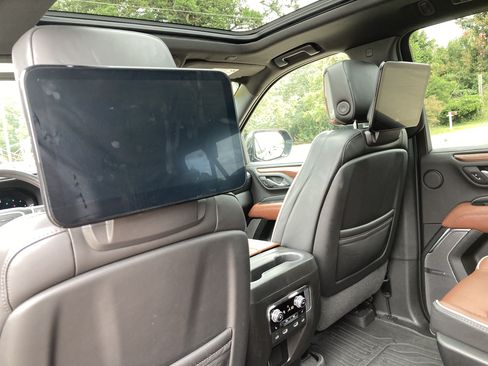 Used 2023 GMC Yukon XL Denali Ultimate AWD/4WD image 17