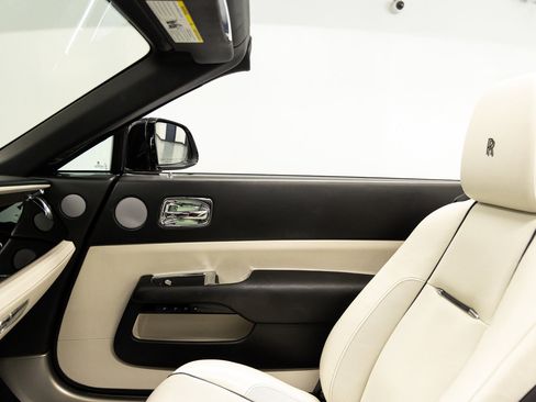 Used 2017 Rolls-Royce Dawn RWD image 50