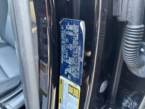 Used 2025 Kia Soul LX w/ LX Technology Package FWD image 27