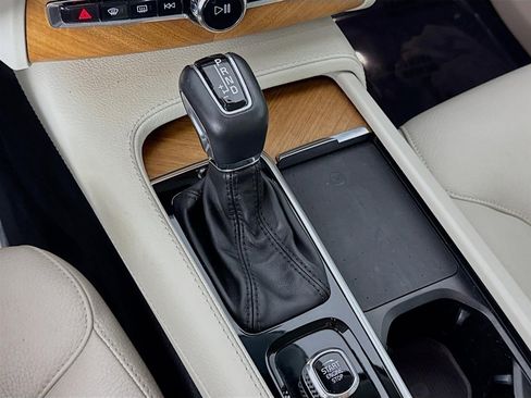 Used 2021 Volvo XC90 T6 Momentum w/ Protection Package Premier image 20