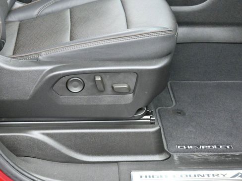 Used 2024 Chevrolet Suburban High Country AWD/4WD image 36