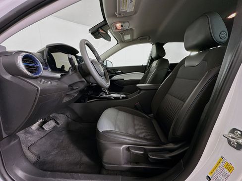 Used 2025 Chevrolet Trax LT image 13