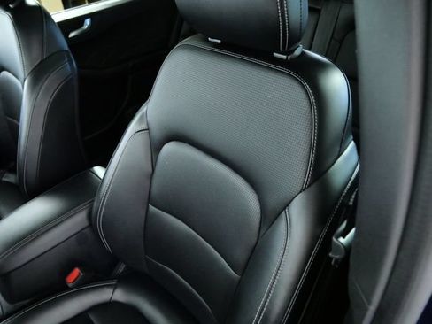 Certified 2025 Ford Escape Platinum AWD/4WD image 18