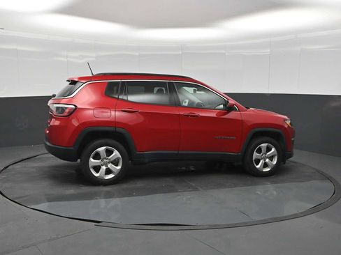 Used 2019 Jeep Compass Latitude w/ Popular Equipment Group AWD/4WD image 9