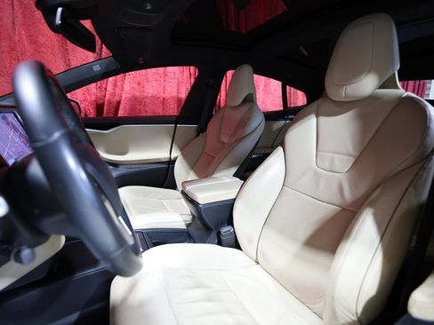 Used 2016 Tesla Model S P90D image 13