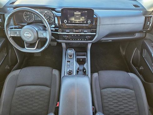 Used 2024 Nissan Pathfinder SV image 18