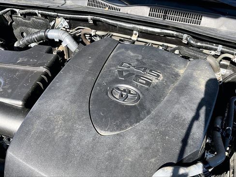 Used 2016 Toyota Tacoma TRD Sport image 33