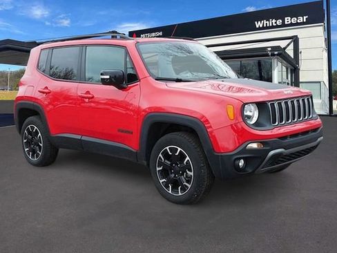 Used 2023 Jeep Renegade Latitude image 1