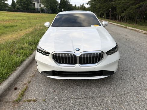 Used 2024 BMW 530i w/ Convenience Package RWD image 3