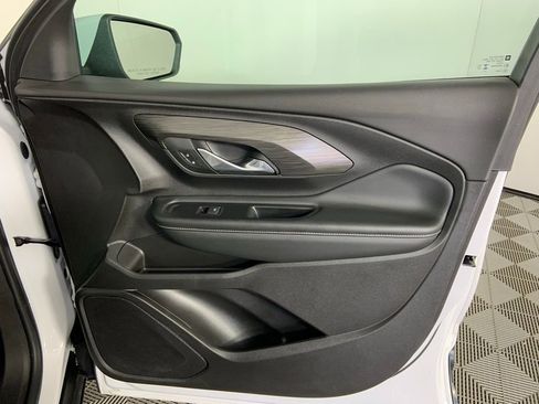 Used 2024 GMC Terrain SLT FWD image 15