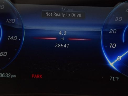 Used 2022 Mercedes-Benz EQS 580 EQS 580 image 25