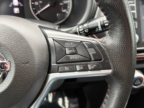 Used 2018 Nissan Kicks SR image 31