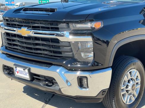 Used 2025 Chevrolet Silverado 2500 LT w/ Convenience Package image 11