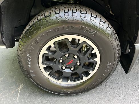 Certified 2025 Toyota Tacoma TRD Off-Road AWD/4WD image 24