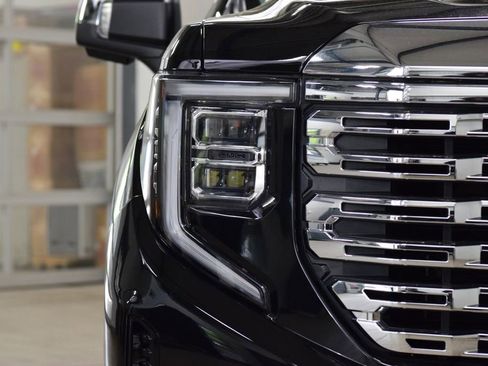 Used 2024 GMC Sierra 1500 Denali w/ Denali Reserve Package AWD/4WD image 12