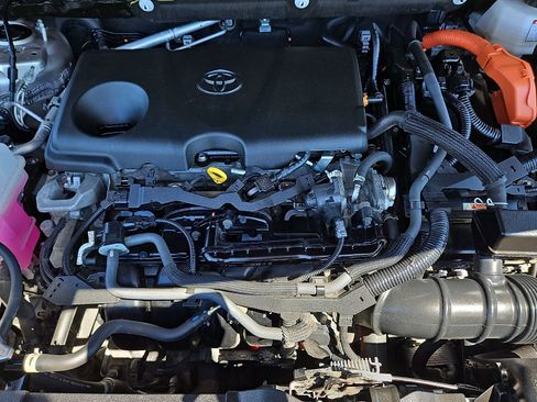Used 2024 Toyota Venza XLE AWD/4WD image 27