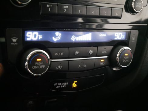 Used 2017 Nissan Rogue SV w/ Midnight Edition Package image 23