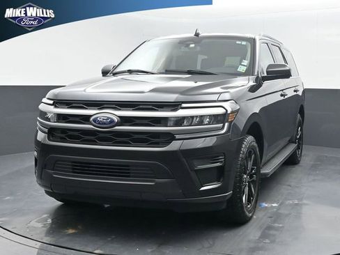 Used 2024 Ford Expedition XLT RWD image 3
