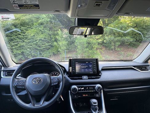 Certified 2022 Toyota RAV4 LE AWD/4WD image 20
