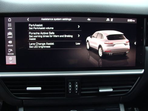 Used 2021 Porsche Cayenne AWD/4WD image 24
