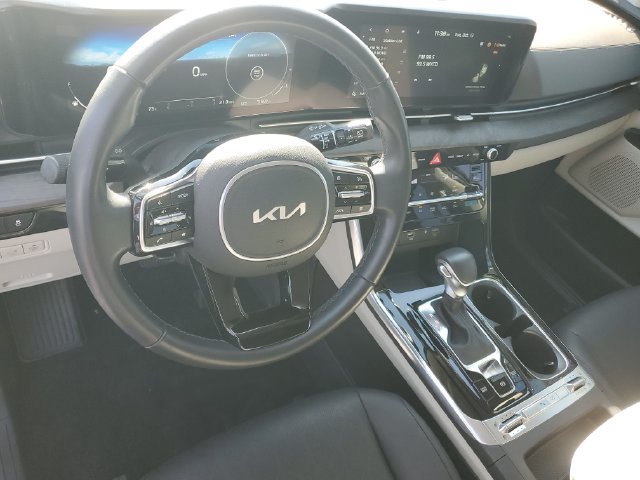 Certified 2024 Kia Carnival SX FWD image 18