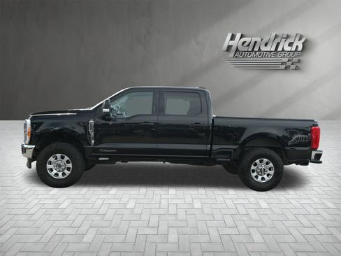 Used 2023 Ford F250 XLT AWD/4WD image 6