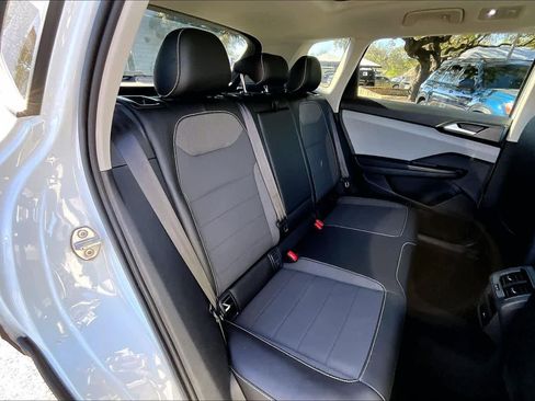 Used 2023 Volkswagen Taos SE w/ Panoramic Sunroof Package image 20
