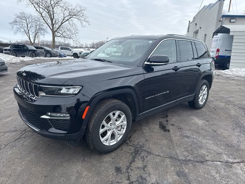 Used 2023 Jeep Grand Cherokee Limited image 13